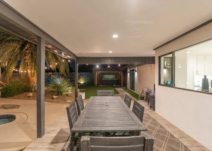 6 Bed Luxury Heated Pool Phoenix