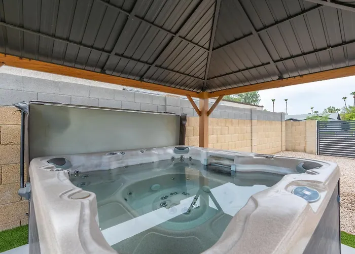 6 Bed Luxury Heated Pool Ferienhaus