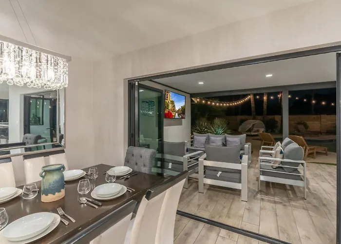 6 Bed Luxury Heated Pool Ferienhaus *