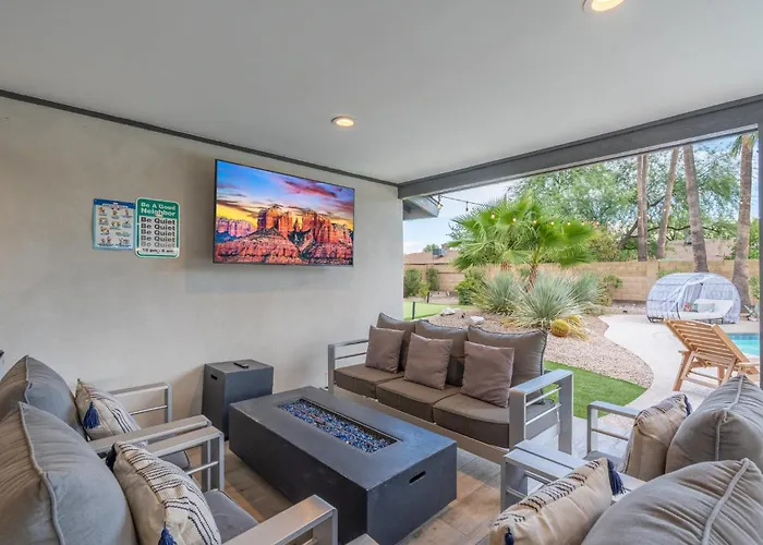 6 Bed Luxury Heated Pool