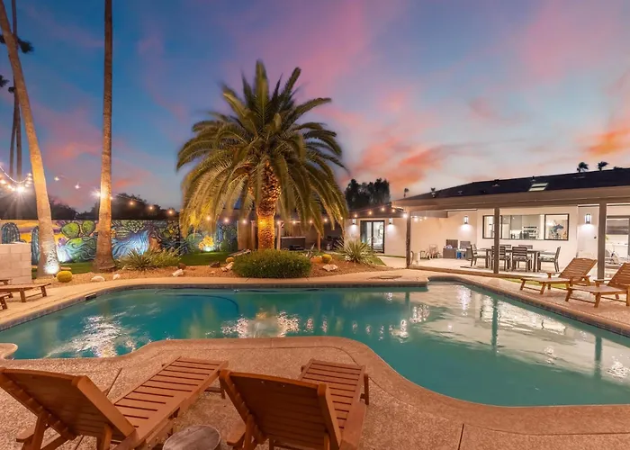 6 Bed Luxury Heated Pool