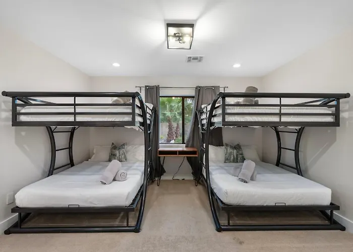 6 Bed Luxury Heated Pool *