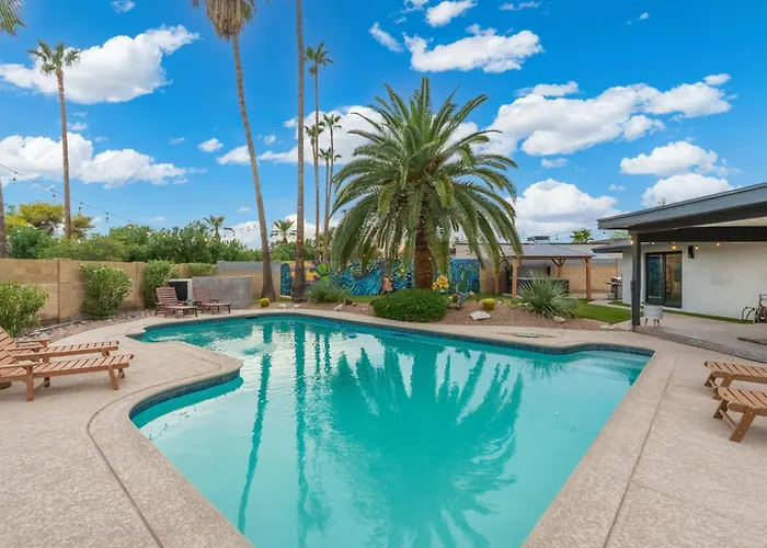 6 Bed Luxury Heated Pool