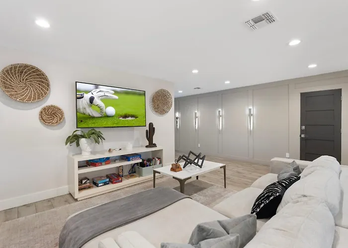 6 Bed Luxury Heated Pool * Phoenix