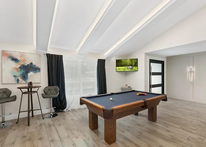 6 Bed Luxury Heated Pool Ferienhaus