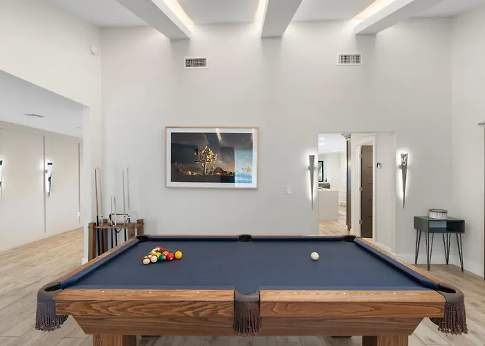 6 Bed Luxury Heated Pool *