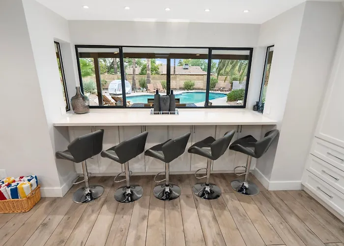 6 Bed Luxury Heated Pool